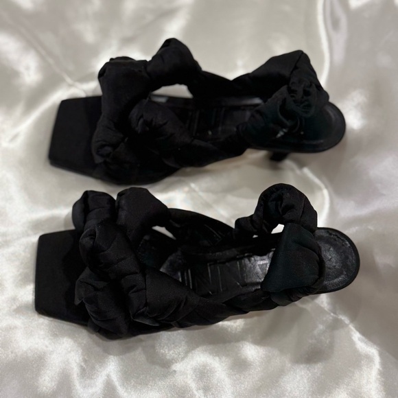 Ganni Knotted Satin Slingback Sandals Kitten Heels Open Toe Puffy Black Size 6 - Picture 7 of 12
